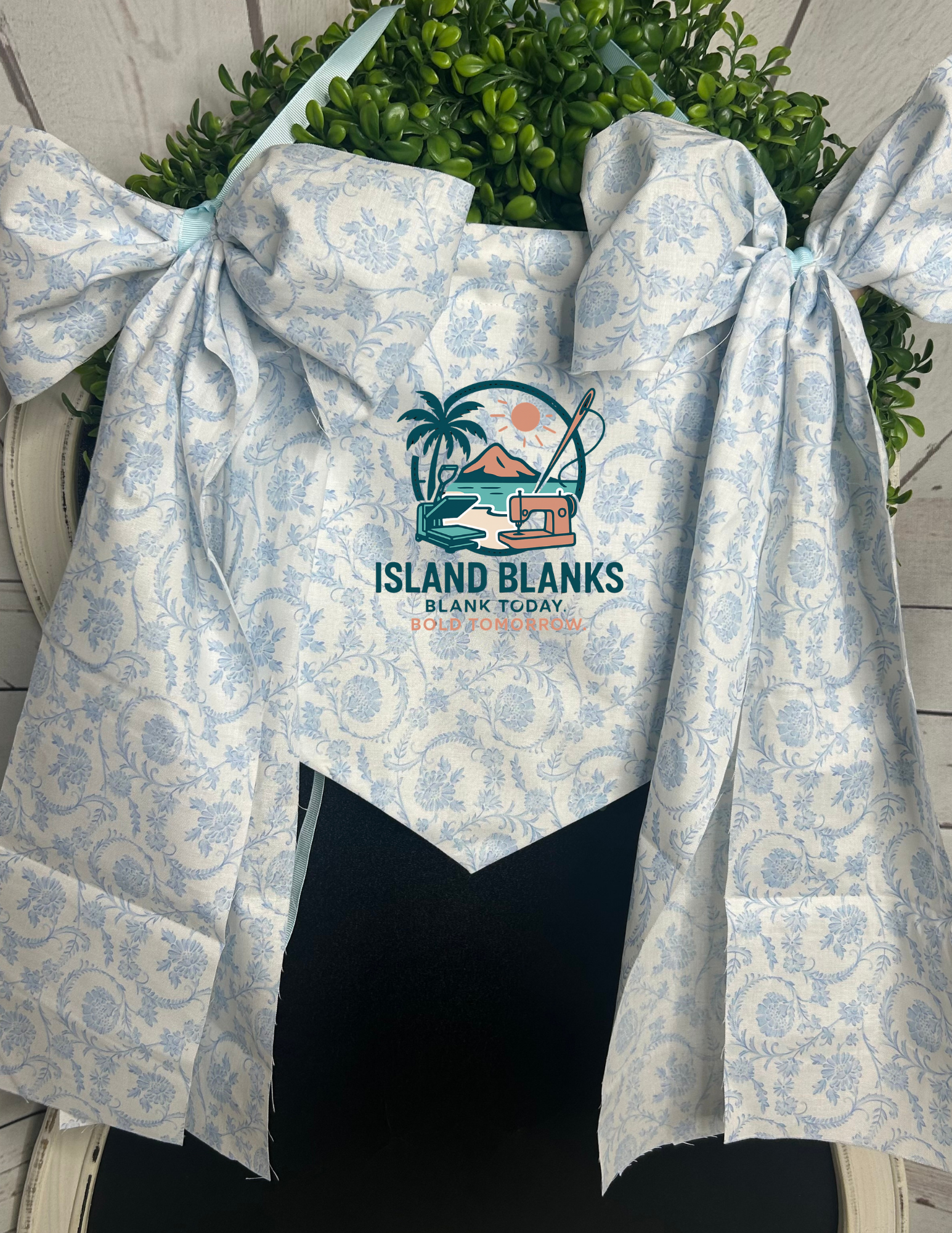 Chineriose Cotton Banner with Oversize Ties and Ribbon