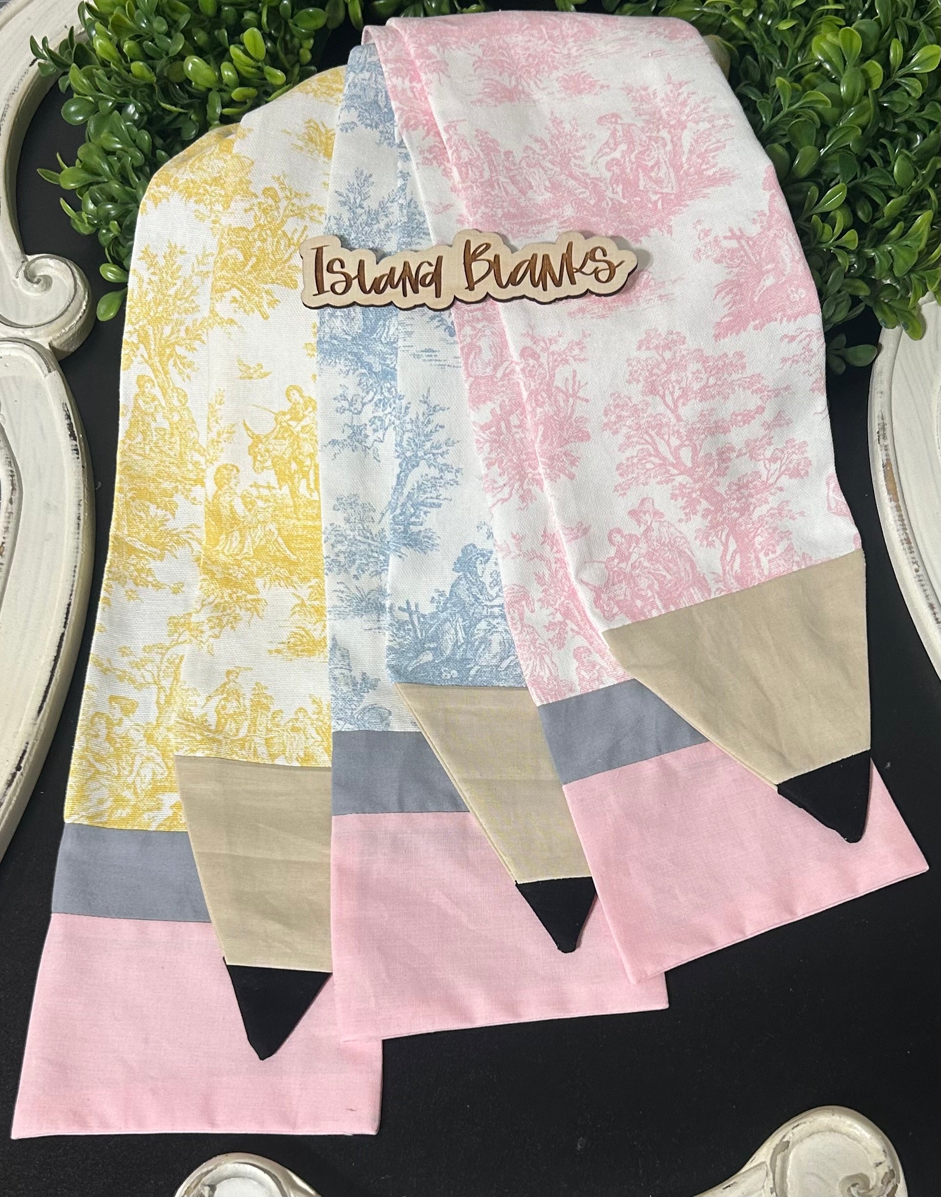 Pencil Wreath sash